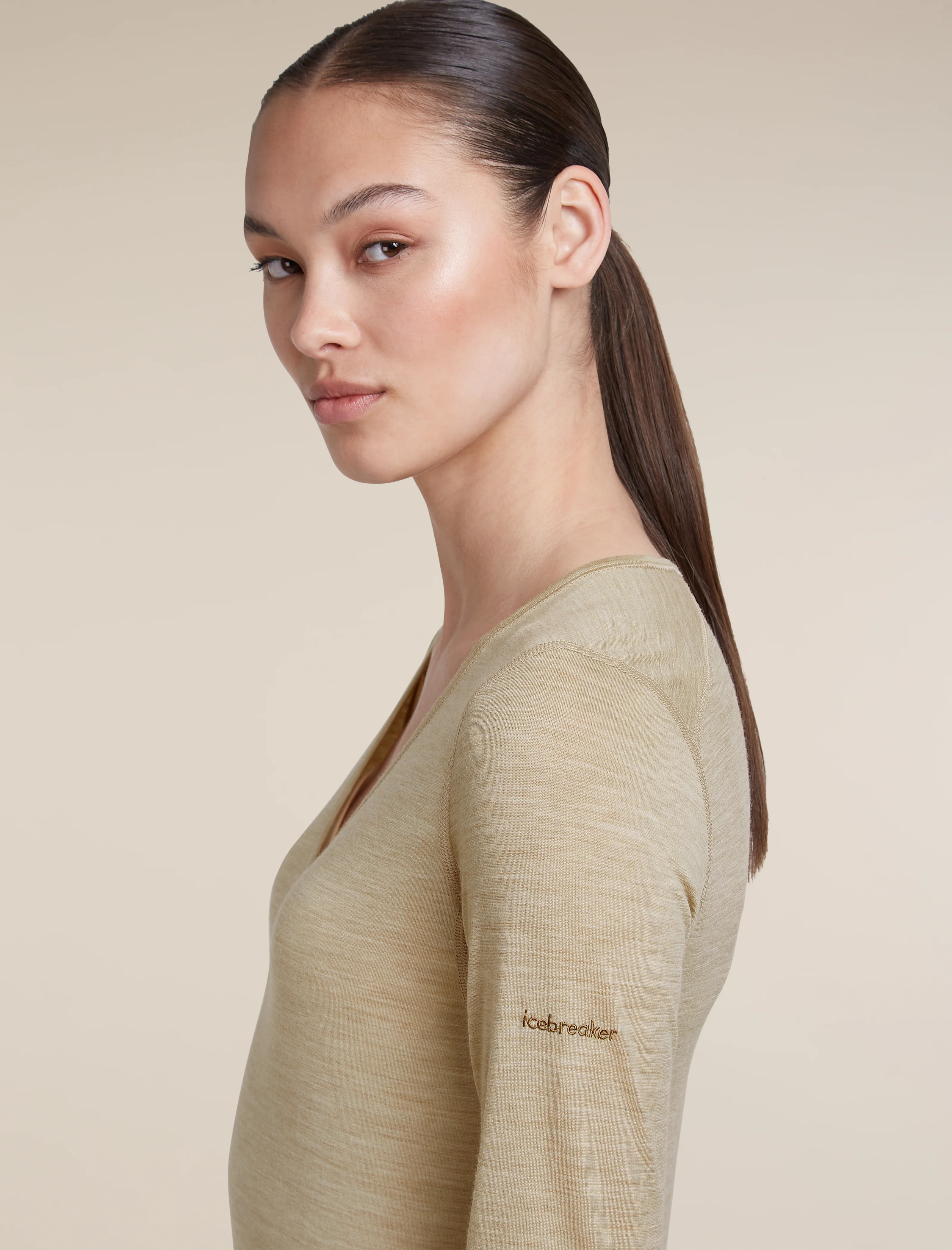 Women's Merino 200 Oasis Long Sleeve V Neck - Image 6